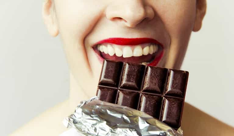 There’s a low-calorie chocolate that PREVENTS wrinkles (scientists, we salute you) There’s a low-calorie chocolate that PREVENTS wrinkles (scientists, we salute you)