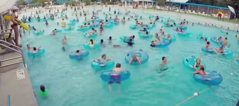 One of these kids is drowning: can YOU spot which one? One of these kids is drowning: can YOU spot which one?