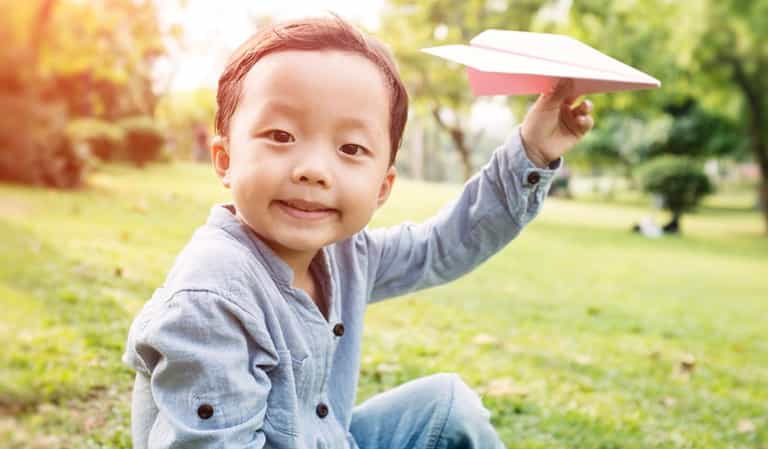 How to make a paper plane (and 3 other EASY paper projects kids will love) How to make a paper plane (and 3 other EASY paper projects kids will love)