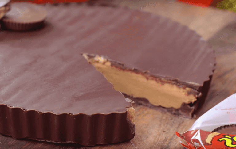 It’s FRIDAY! You know you NEED this giant no-bake peanut butter cup in your life It’s FRIDAY! You know you NEED this giant no-bake peanut butter cup in your life