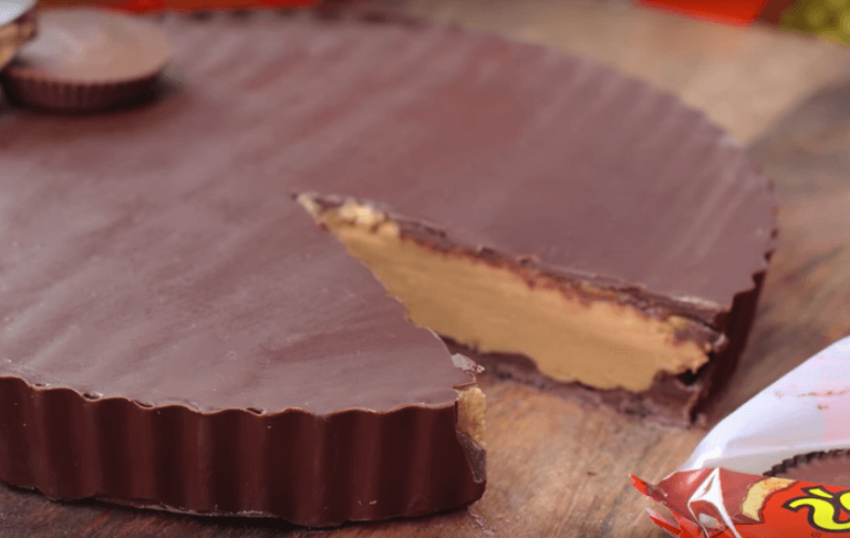 It’s FRIDAY! You know you NEED this giant no-bake peanut butter cup in your life It’s FRIDAY! You know you NEED this giant no-bake peanut butter cup in your life