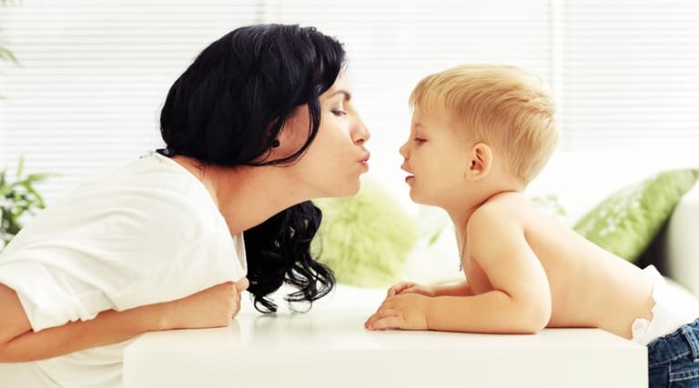 This expert warns kissing your kids on the lips is “too sexual” This expert warns kissing your kids on the lips is “too sexual”