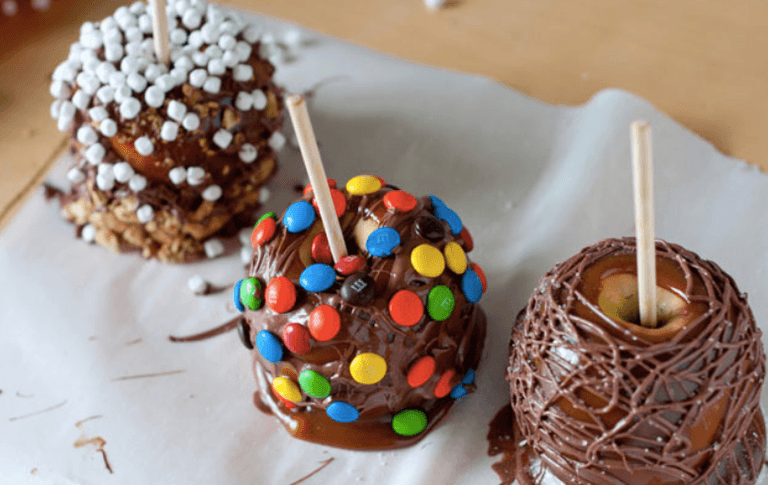 Easy-to-make Halloween Candy Apples Your Kids Are Going To Love Easy-to-make Halloween Candy Apples Your Kids Are Going To Love