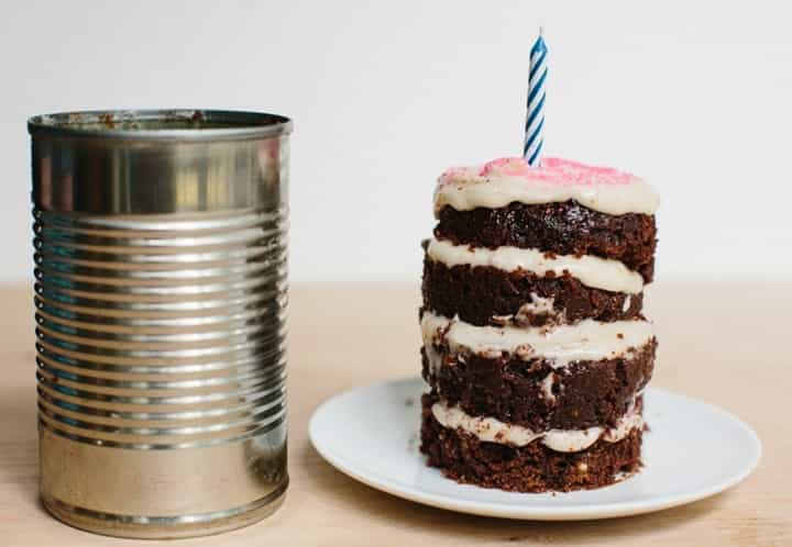 Cute tin can cakes with built-in portion control Cute tin can cakes with built-in portion control