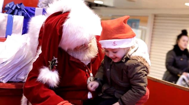 You’ll soon see why a video of this Santa and his act of kindness has gone viral You’ll soon see why a video of this Santa and his act of kindness has gone viral