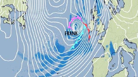 Gardaí warn against non-essential travel as Storm Frank makes landfall Gardaí warn against non-essential travel as Storm Frank makes landfall