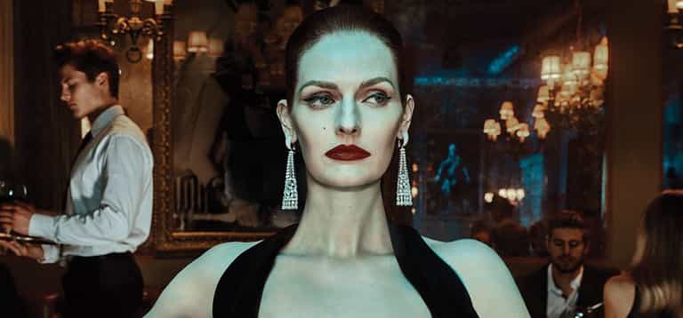 Fitness group ‘Equinox’ defends their image of a glamorous breastfeeding mother Fitness group ‘Equinox’ defends their image of a glamorous breastfeeding mother