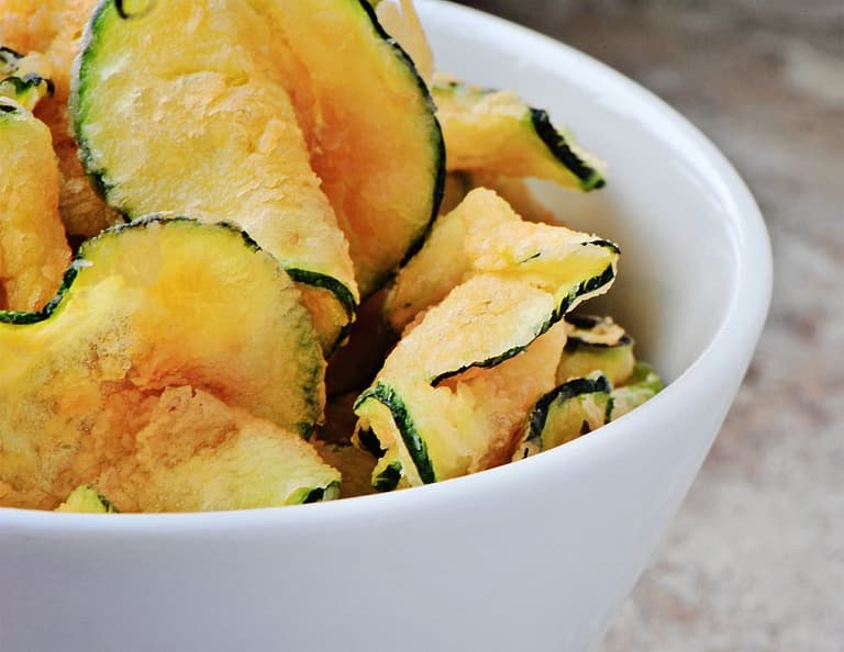 These Courgette Crisps Will Make Giving Up Tayto MUCH easier These Courgette Crisps Will Make Giving Up Tayto MUCH easier
