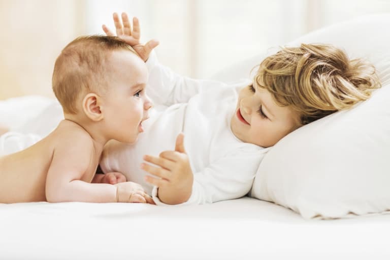 THIS Seemingly Innocent Sibling Photo Is Getting All Sorts Of Crazy Reactions THIS Seemingly Innocent Sibling Photo Is Getting All Sorts Of Crazy Reactions