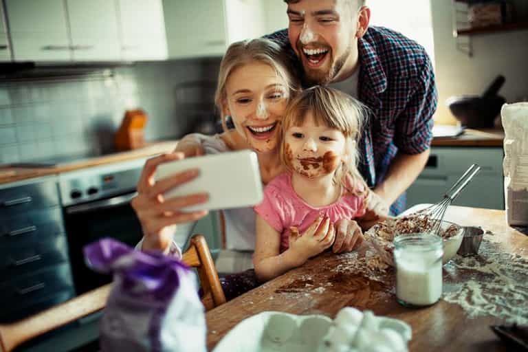 Woman admits to cropping other kids out of her child’s photos Woman admits to cropping other kids out of her child’s photos
