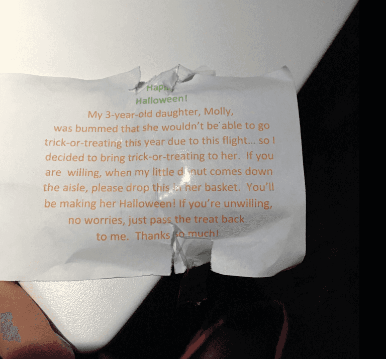 This Dad Surprised Everyone On This Flight And Fulfilled His Daughter’s Halloween Wish This Dad Surprised Everyone On This Flight And Fulfilled His Daughter’s Halloween Wish
