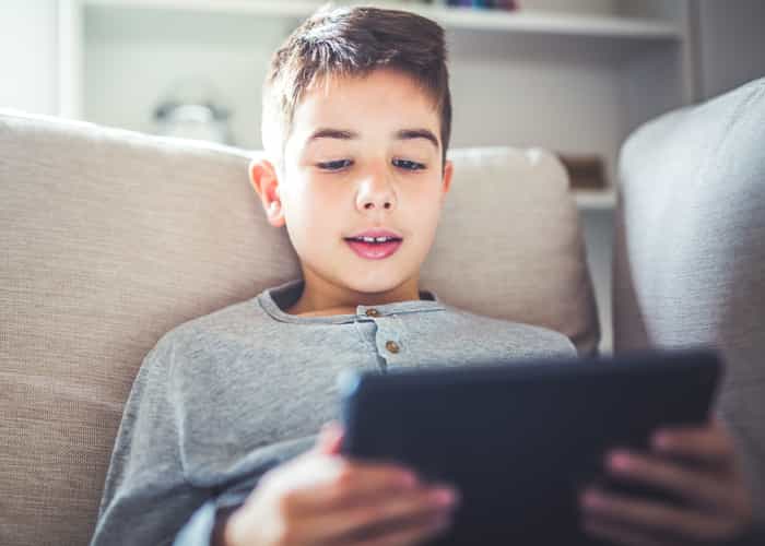40 per cent of Irish kids talk to strangers online, finds survey 40 per cent of Irish kids talk to strangers online, finds survey