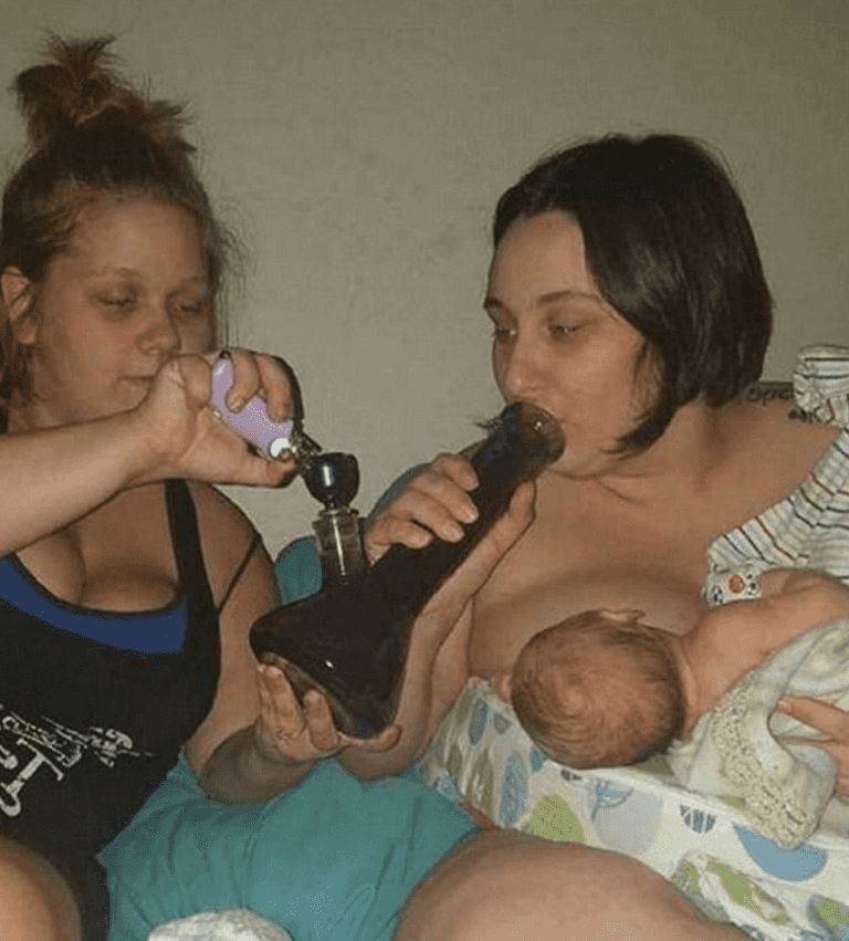 A breastfeeding mum has shared a disturbing ‘bong’ photo A breastfeeding mum has shared a disturbing ‘bong’ photo