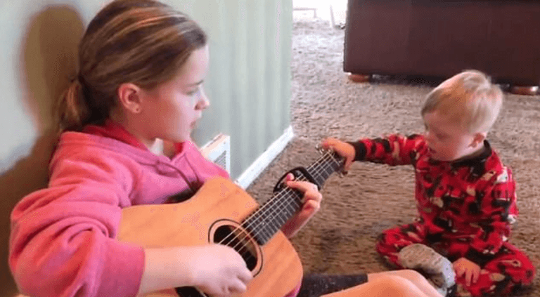 Clip of toddler singing shows the power of music therapy Clip of toddler singing shows the power of music therapy