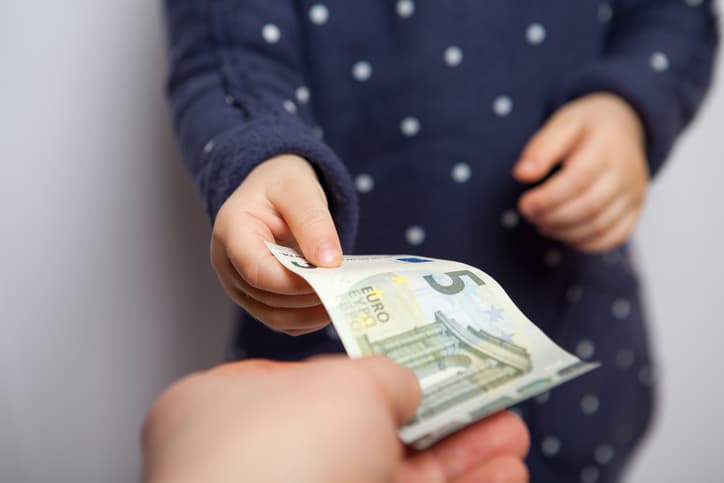 Mum makes her 5-year-old daughter pay rent for the best reason Mum makes her 5-year-old daughter pay rent for the best reason