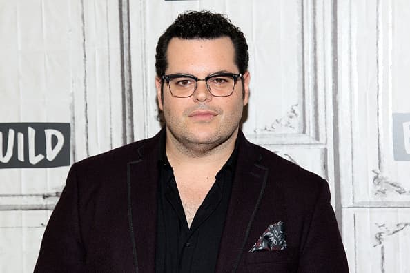 Josh Gad reveals a friend’s child was shot in the Florida school shooting Josh Gad reveals a friend’s child was shot in the Florida school shooting