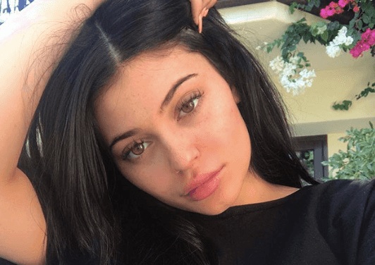 Khloe Kardashian shares sweet photo with Kylie showing off baby bumps Khloe Kardashian shares sweet photo with Kylie showing off baby bumps