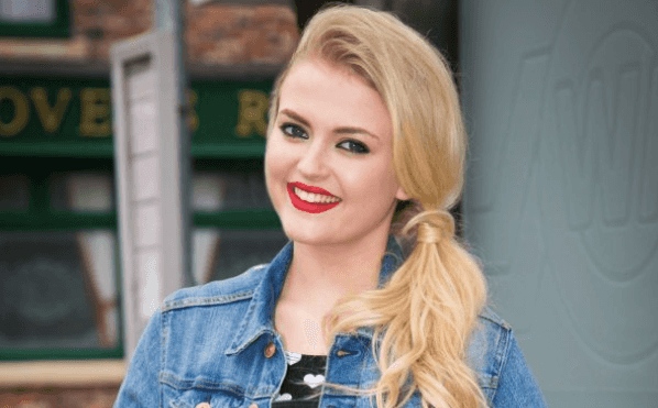 Corrie’s Bethany Platt sets mum Sarah up on a date Corrie’s Bethany Platt sets mum Sarah up on a date