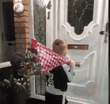 This video of a little Irish boy delivering flowers is very sweet This video of a little Irish boy delivering flowers is very sweet