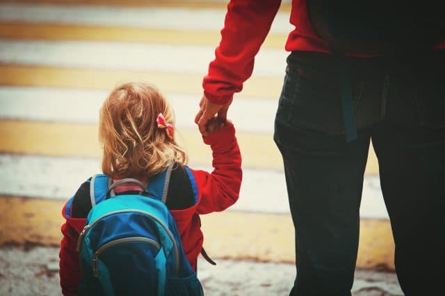 Mum shamed for picking up daughter ‘late’ from after school childcare Mum shamed for picking up daughter ‘late’ from after school childcare