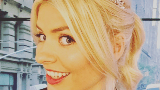 Holly Willoughby is wearing a gorgeous dress to the Brit Awards Holly Willoughby is wearing a gorgeous dress to the Brit Awards