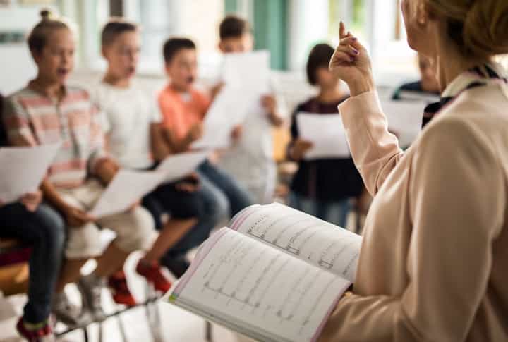 Primary school teachers ‘controversial’ dress code has been suspended Primary school teachers ‘controversial’ dress code has been suspended