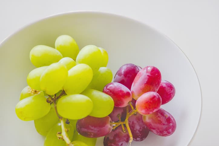 Viral post demonstrates the way that grapes should be cut to avoid choking Viral post demonstrates the way that grapes should be cut to avoid choking