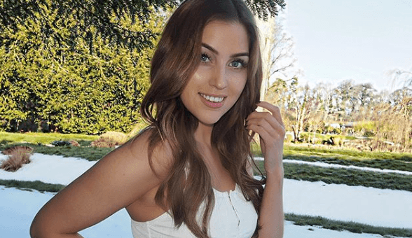 Tara O’Farrell looks radiant as she shares bump snap in her third trimester Tara O’Farrell looks radiant as she shares bump snap in her third trimester