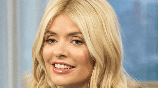 We really want to buy a yellow suit after seeing Holly Willoughby’s style We really want to buy a yellow suit after seeing Holly Willoughby’s style