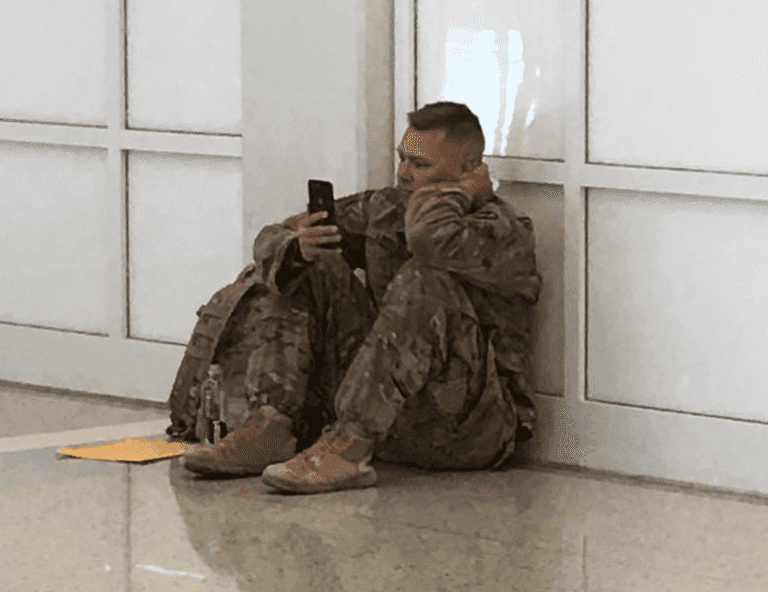 This solider watching the birth of his child on FaceTime is tear-inducing This solider watching the birth of his child on FaceTime is tear-inducing
