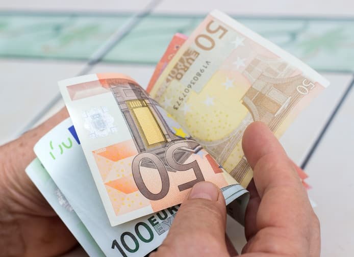 This is apparently how much money every Irish person is owed by family and friends This is apparently how much money every Irish person is owed by family and friends