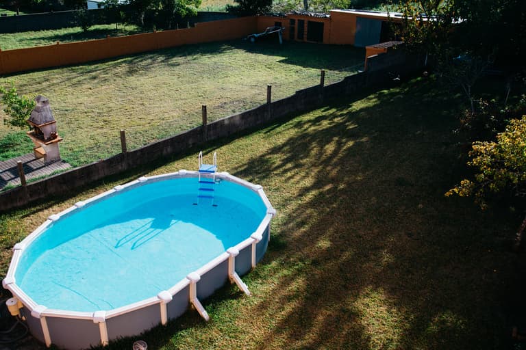 Parents shocked by ‘terrifying’ video of baby trying to get into pool Parents shocked by ‘terrifying’ video of baby trying to get into pool