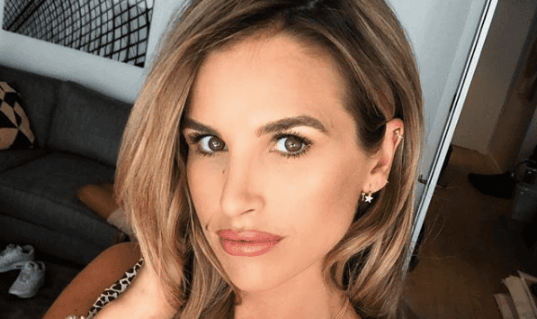 Vogue Williams is nailing maternity style in latest FAB dress… and it’s just €45 Vogue Williams is nailing maternity style in latest FAB dress… and it’s just €45