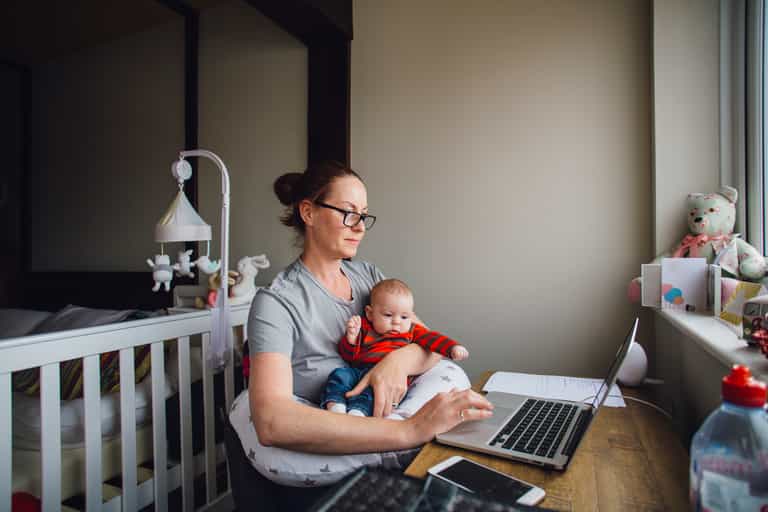 Mum shares photo that perfectly sums up the struggles of working mums Mum shares photo that perfectly sums up the struggles of working mums