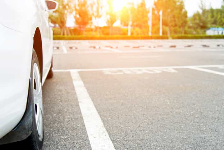 Shoppers break into hot car in Birmingham to rescue 2-month-old baby Shoppers break into hot car in Birmingham to rescue 2-month-old baby