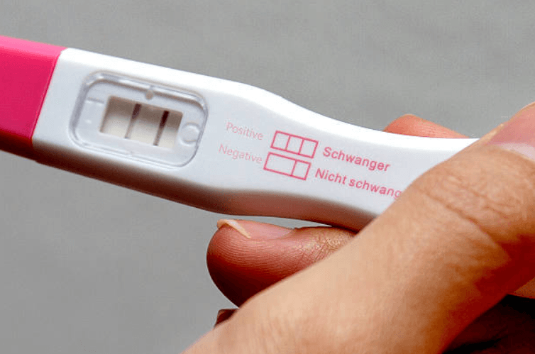 Woman asks for advice after finding out her 15-year-old sister is pregnant Woman asks for advice after finding out her 15-year-old sister is pregnant