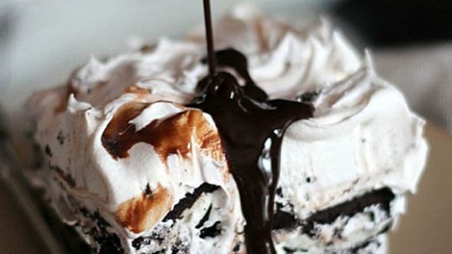 You can make this insanely good Oreo ice cream cake with just 3 ingredients You can make this insanely good Oreo ice cream cake with just 3 ingredients