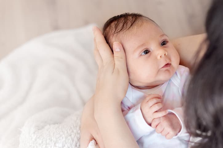 Stroking your baby’s head reduces how they feel physical pain by 40 per cent Stroking your baby’s head reduces how they feel physical pain by 40 per cent