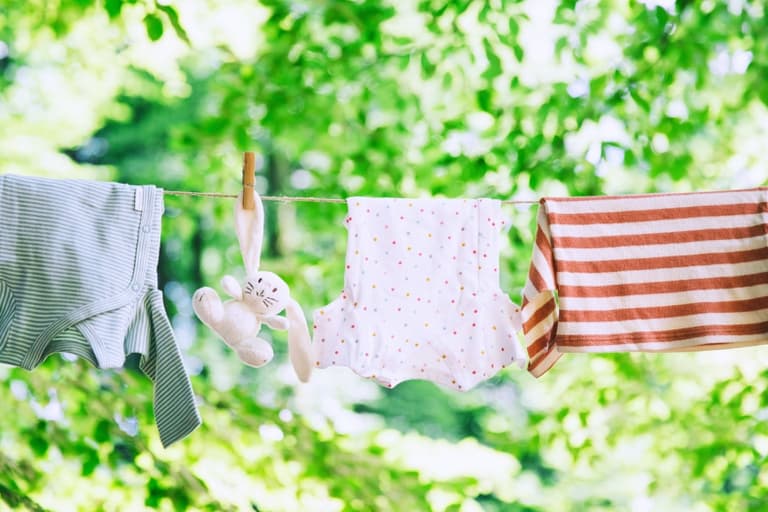 We found the perfect laundry hack that will help you get grease stains off clothes We found the perfect laundry hack that will help you get grease stains off clothes
