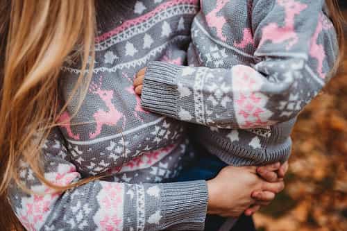 Matching mother and daughter Christmas jumpers that are twinning goals Matching mother and daughter Christmas jumpers that are twinning goals