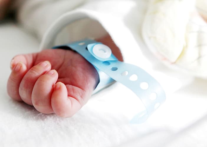 Scientists believe C-section babies should be feed mum’s poo to help their immune system Scientists believe C-section babies should be feed mum’s poo to help their immune system
