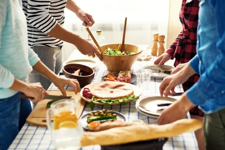 Families should have ‘meals around the table’ in order to combat childhood obesity expert says Families should have ‘meals around the table’ in order to combat childhood obesity expert says