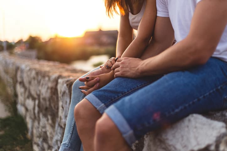This step-dad had the BEST reaction to his wife’s son trying to sneak a girl out This step-dad had the BEST reaction to his wife’s son trying to sneak a girl out