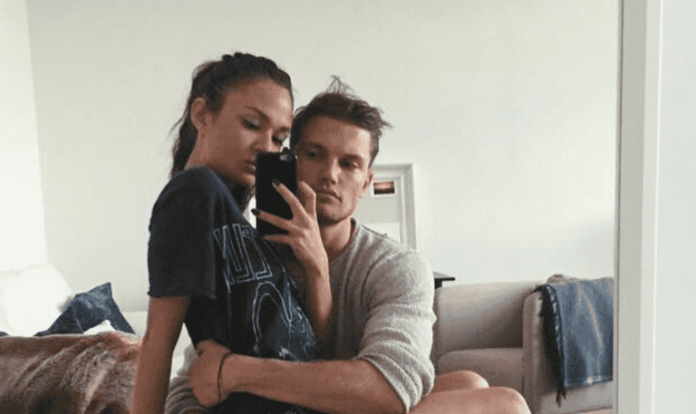 The internet is cracking up over these parents’ sexy couple selfie The internet is cracking up over these parents’ sexy couple selfie