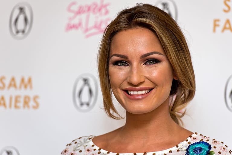 Sam Faiers just revealed her new BUBBLEGUM pink hair, and we actually love it Sam Faiers just revealed her new BUBBLEGUM pink hair, and we actually love it