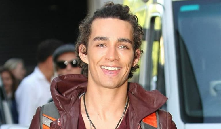 Irish actor Robert Sheehan opens up about wanting to start a family Irish actor Robert Sheehan opens up about wanting to start a family