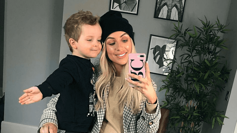 Rosie Connolly just shared an adorable snap of her son meeting his new baby sister Rosie Connolly just shared an adorable snap of her son meeting his new baby sister