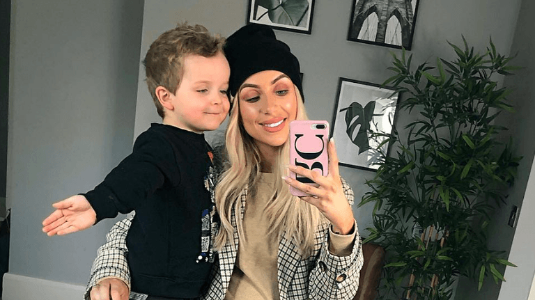 Rosie Connolly just shared an adorable snap of her son meeting his new baby sister Rosie Connolly just shared an adorable snap of her son meeting his new baby sister