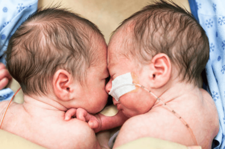 Twin boys are born one month before terminally ill dad passes away Twin boys are born one month before terminally ill dad passes away