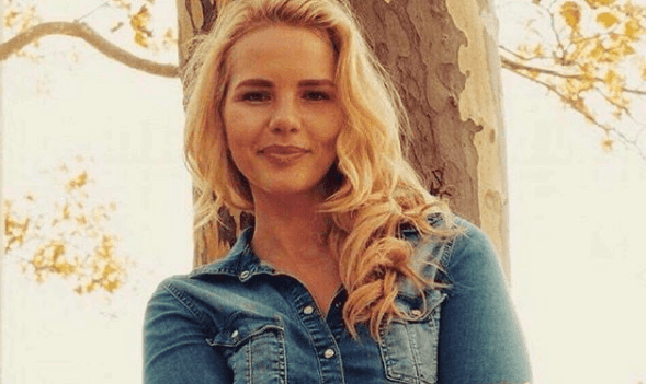 30-year-old model Elly Mayday has died after a five-year battle with ovarian cancer 30-year-old model Elly Mayday has died after a five-year battle with ovarian cancer